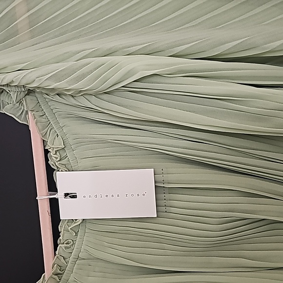 Vici smile wide pleated off shoulder romper - Picture 9 of 10